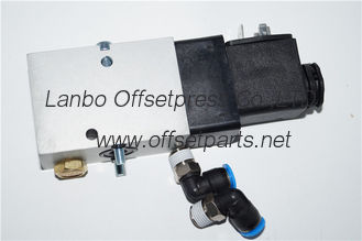 high quality original 4/2-way valve 61.184.1051/02 for SM102 machine