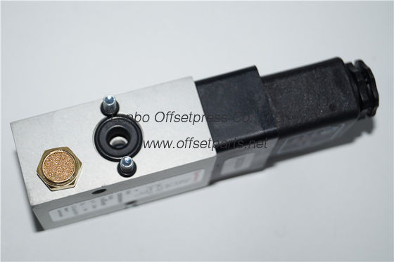 high quality original 4/2-way valve 61.184.1051/02 for SM102 machine